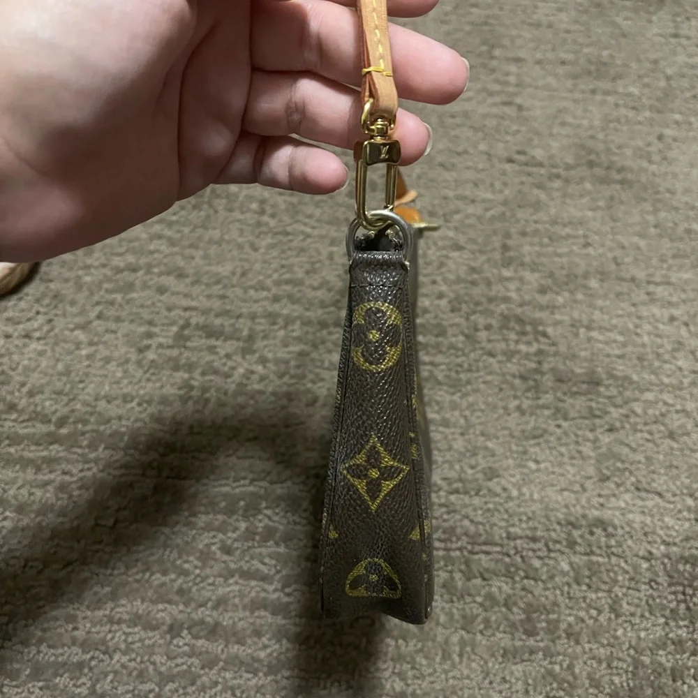 Authentic Louis Vuitton bag (used only couple times) - Picture 2 of 10